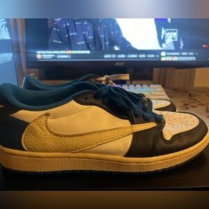 Jordan 1 Travis Scott “Fragments”